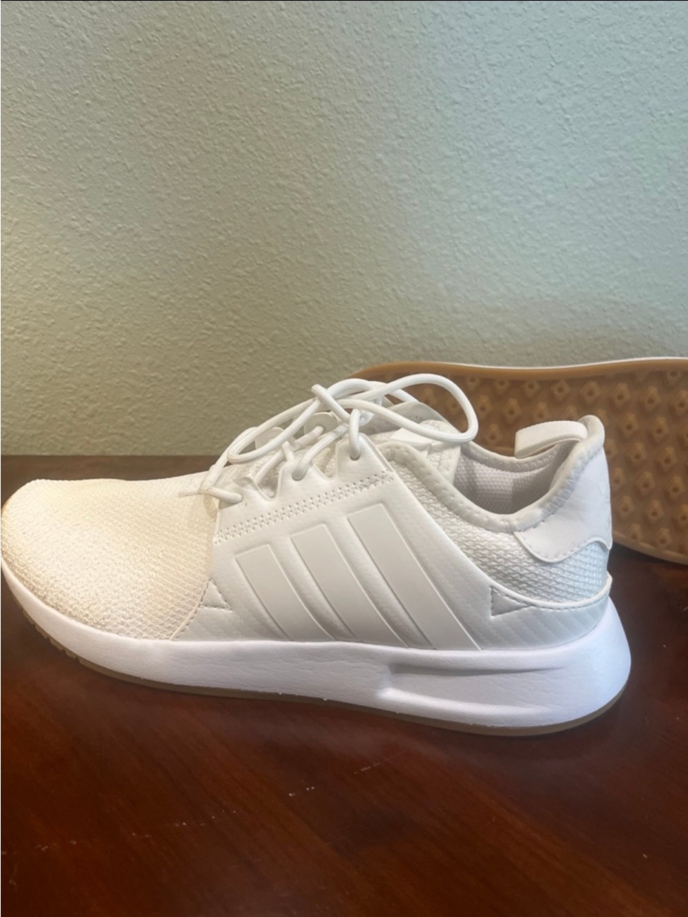 Preowned Men’s sz 7.5 women’s 8.5 RUNFALCON 5 RUNNING SHOES by Adidas